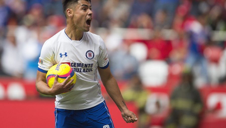 Felipe Mora desde México: "Me ha sorprendido el cariño de los hinchas desde el primer día"