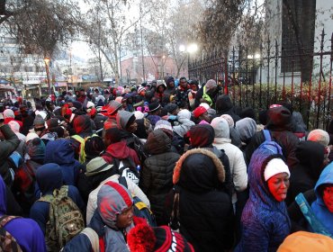 Cerca de 1.000 haitianos se amanecieron en el Liceo Latarria por regularización