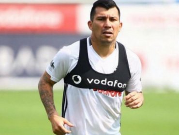 Gary Medel se peleó con un rival en la victoria de Besiktas en amistoso