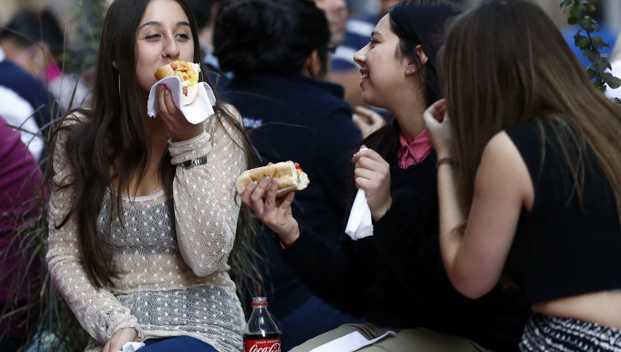 Estudio muestra que un tercio de los universitarios chilenos tiene malos hábitos en su alimentación