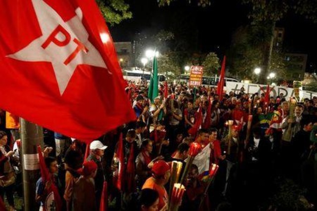 Partido de los Trabajadores subiría impuestos a bancos si su candidato gana presidenciales en Brasil