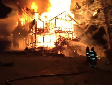 Incendio destruyó casa patronal de fundo en Contulmo: Investigan atentado