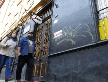 Clausuran el "Bar Inglés" de Valparaíso y dueño evalúa el cierre definitivo del local