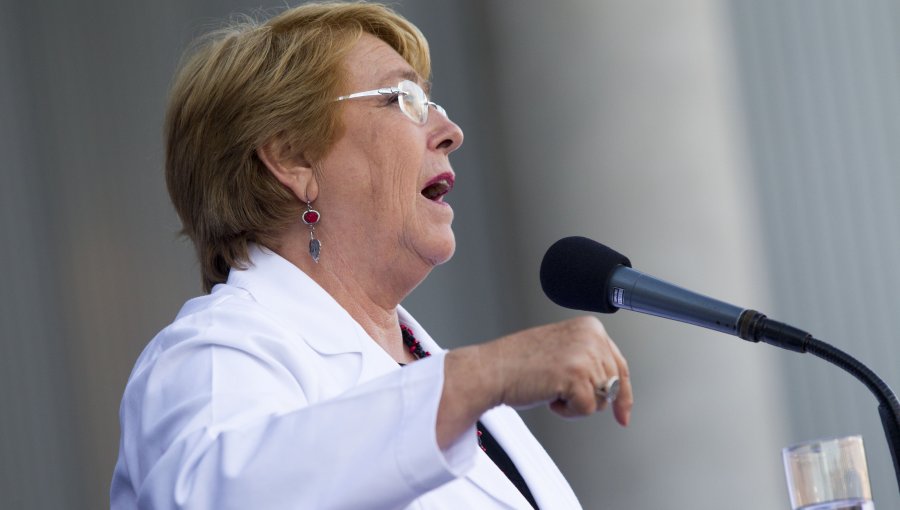 Bachelet en Brasil: “Chile se convirtió en experimento liberal en la salud”