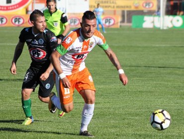 Puerto Montt derrotó a un golpeado Cobresal y respira en la zona de descenso