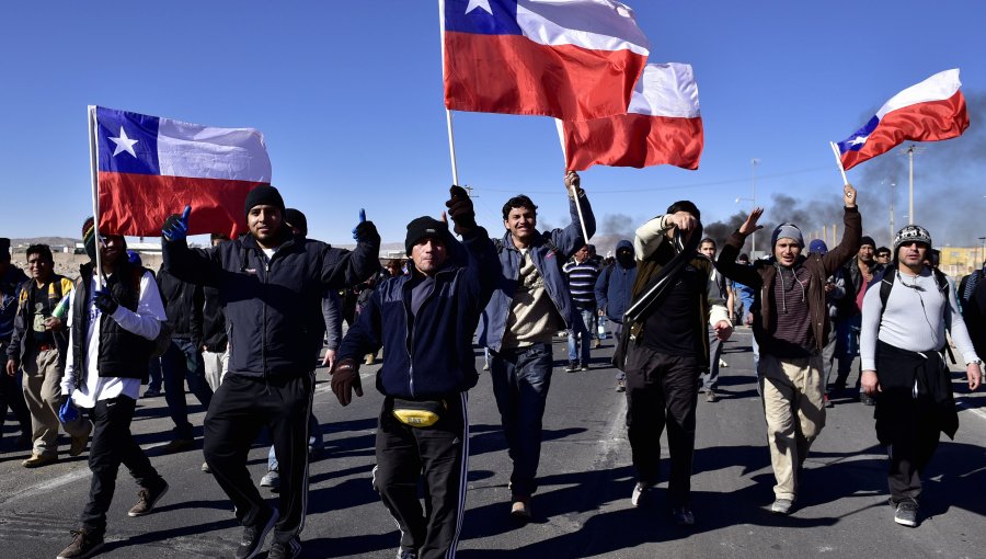 Dos sindicatos de Chuquicamata inician paro y tomas en protesta por despidos