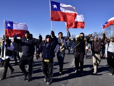 Dos sindicatos de Chuquicamata inician paro y tomas en protesta por despidos