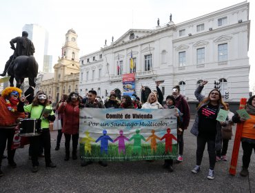 Alcalde Alessandri respalda a vecinos que piden viviendas sociales en Santiago