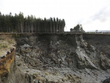 Inquietud en vecinos de Dalcahue por enorme socavón cercano a transitada ruta