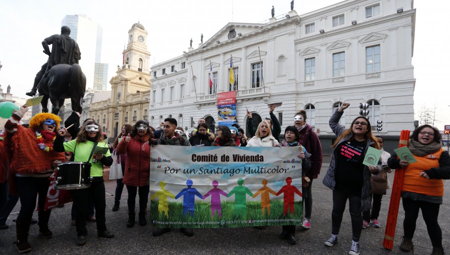 Alcalde Alessandri respalda a vecinos que piden viviendas sociales en Santiago