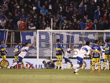 Con doblete de Sáez Universidad Católica retomó confianza y derrotó a Everton