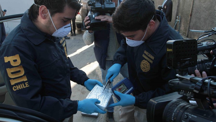 Detienen a extranjeros por tráfico de drogas en control carretero en Pichidangui