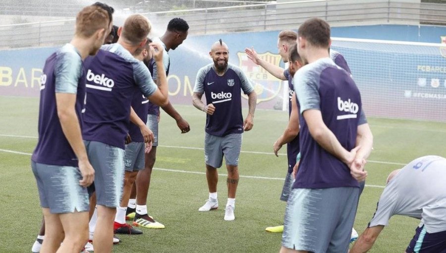 La reacción de la prensa argentina por recibimiento de Messi a Vidal en el Barça