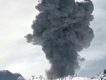 Explosión en Volcán Nevados de Chillán causa fuerte sismo en la zona: Alerta Naranja