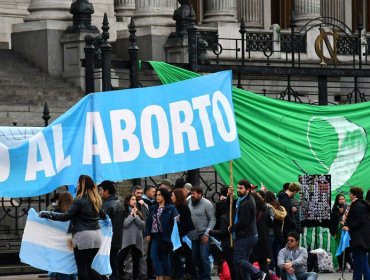 Senado de Argentina rechaza proyecto que buscaba legalizar el aborto