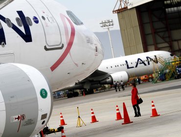 Menor de 14 años muere al interior de un vuelo de Lan a causa de paro cardiorrespiratorio