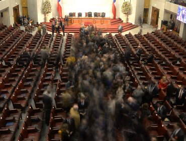 Parlamentarios toman "doble sandwich": Congreso no trabajará ni el jueves ni el viernes