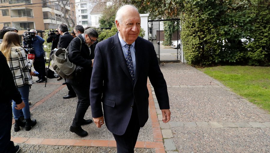 Ex Presidente Ricardo Lagos internado de urgencia tras fuerte caída en su hogar