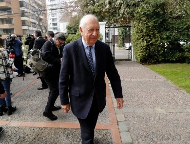 Ex Presidente Ricardo Lagos internado de urgencia tras fuerte caída en su hogar