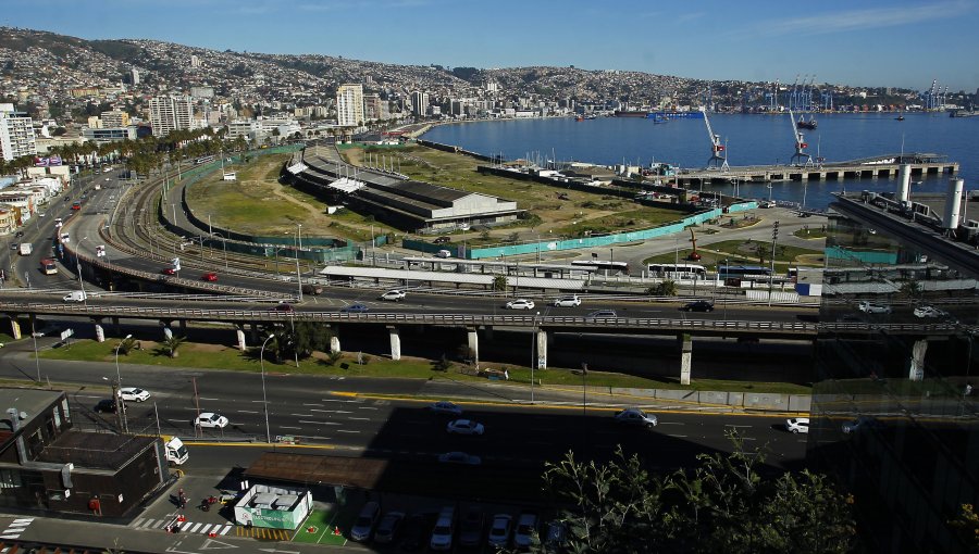 Alcalde de Valparaíso lanza consulta ciudadana para futuro del sector Barón