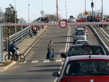 Presidente encabezó habilitación del puente Cau Cau para vehículos livianos