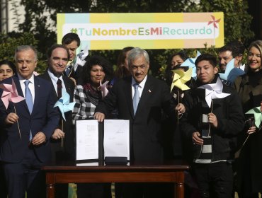 Presidente Piñera firma proyecto de ley para registrar nombres de hijos no nacidos