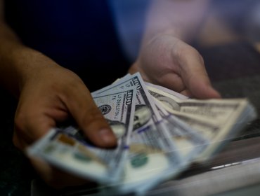 Dólar sigue al alza y sube más de 15 pesos en una semana