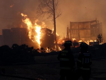 Incendio afectó durante este domingo al Club de Huasos en Cerro Navia