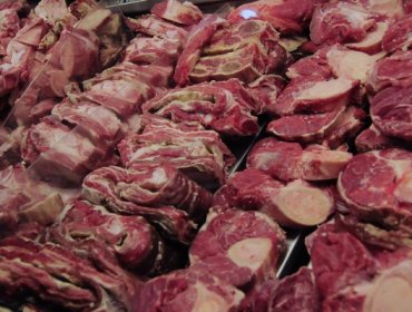 Cierran conocido local de parrilladas "Donde La Cuca" tras detectar 220 kilos de carne vencida