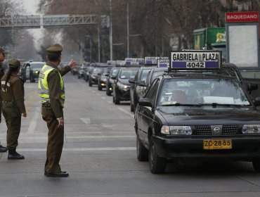 Más de mil colectiveros protestaron en caravana contra Uber y Cabify