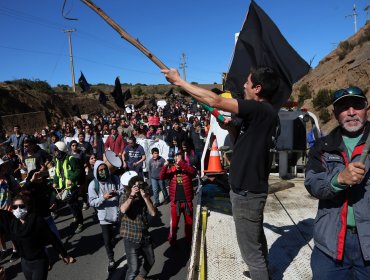 Vecinos de Quintero y Puchuncaví protestaron por crisis medioambiental