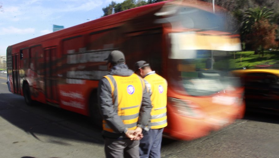 Contraloría detecta errores en forma de medir la evasión en Transantiago