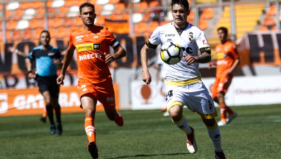 Coquimbo vino desde atrás para empatarle a Cobreloa y sacar distancia en la cima