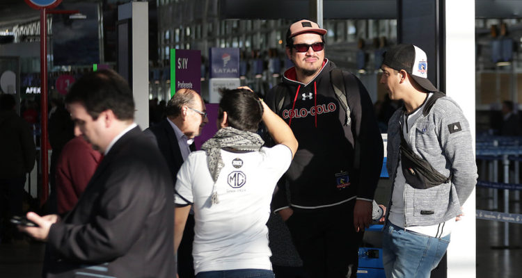 Hinchas de Colo Colo viven todo un drama tras suspensión de su vuelo a Brasil