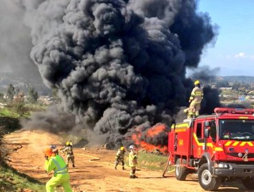 Incendio de neumáticos ahora en Villa Alemana deja intensa nube en todo Marga Marga