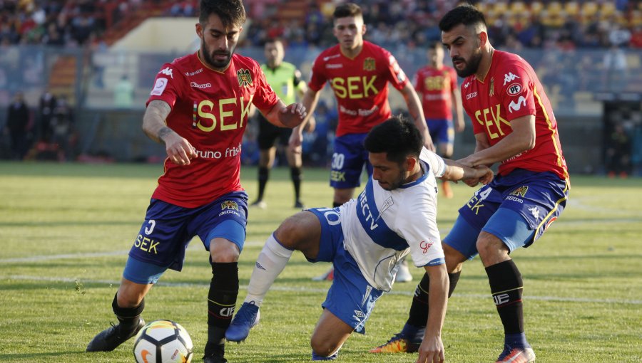 Unión Española amargó la fiesta de la UC y le empató a un minuto del final