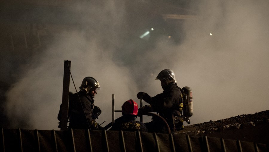 Cuidador murió en incendio que destruyó club deportivo en Quinta Normal