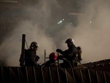 Cuidador murió en incendio que destruyó club deportivo en Quinta Normal