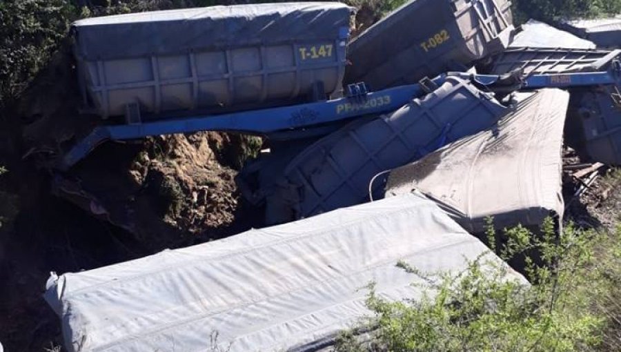 Tren con concentrado de Cobre descarriló en sector rural de Quillota y provoca derrame