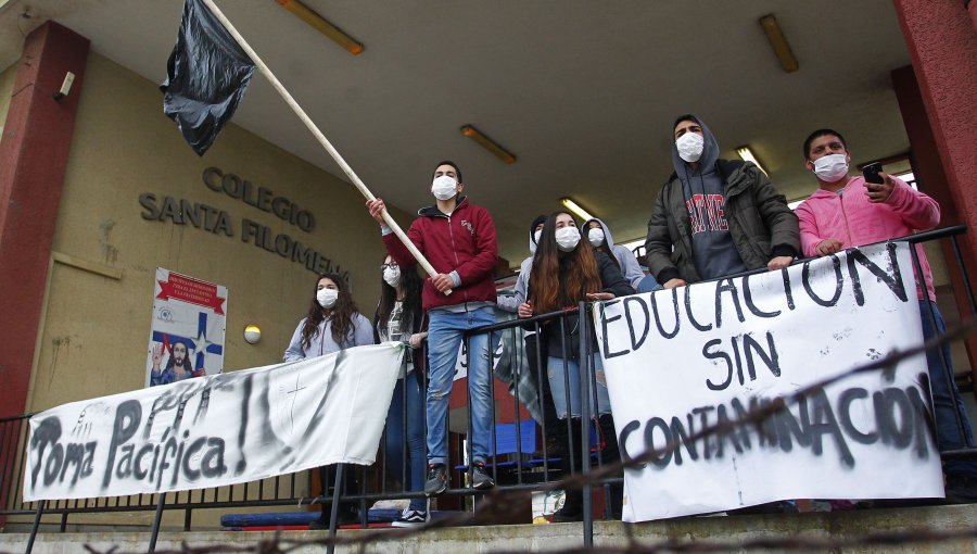 Secundarios se tomaron Liceo en Quintero en protesta por nueva intoxicación