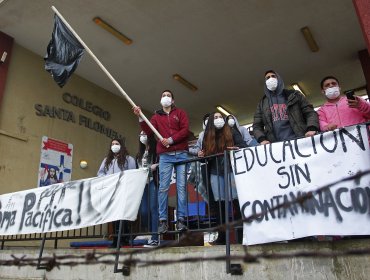 Secundarios se tomaron Liceo en Quintero en protesta por nueva intoxicación
