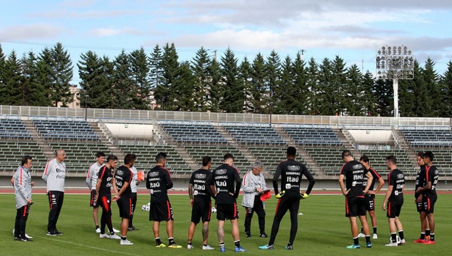 Arturo Vidal presentó molestias en su rodilla en nuevo entrenamiento de la Roja