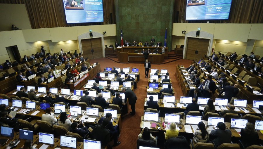 Diputados aprobaron proyecto de salario mínimo y el Senado lo despachará a ley