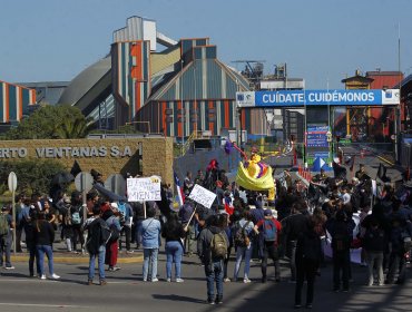 Violenta marcha en Quintero: Ataque a Fuerzas Especiales, detenidos y al menos mil manifestantes