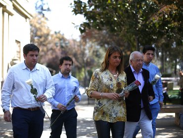 Parlamentarios de la UDI visitan tumba de Jaime Guzmán y se querellan por ataque