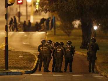 Noche violenta del 11: Cuatro Carabineros y adolescente herido de bala además de 18 detenidos