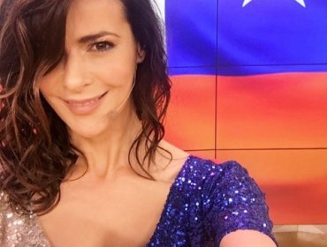 Con provocativo escote Tonka Tomicic divide a las redes sociales