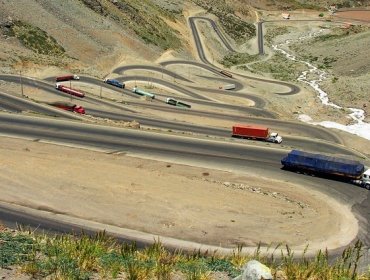 Los Andes: Atochamiento en paso a Argentina alcanza los 10 kilómetros