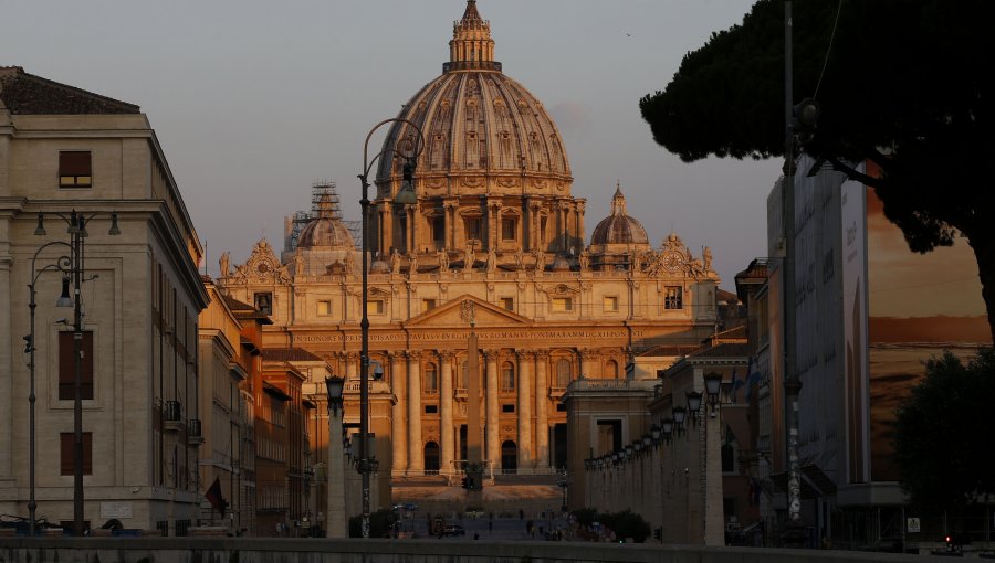 Octavio Errázuriz se reúne con Papa Francisco y asume como embajador en el Vaticano