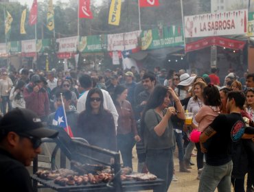 Siete lesionados por avalancha humana en fonda de Pichilemu